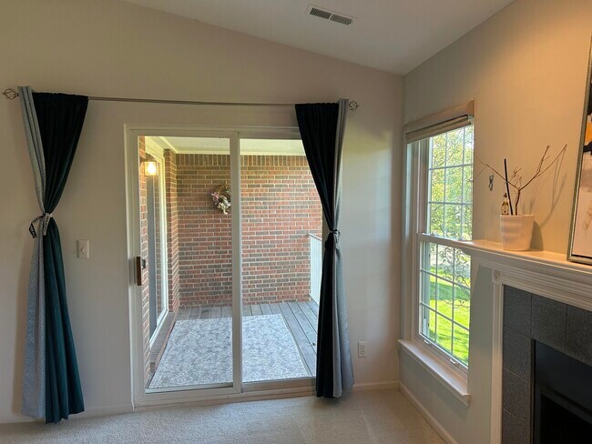 Foto del edificio - 4392 Berkshire Dr