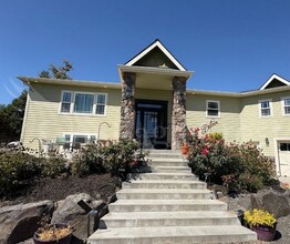 Building Photo - 1420 Havstad Dr