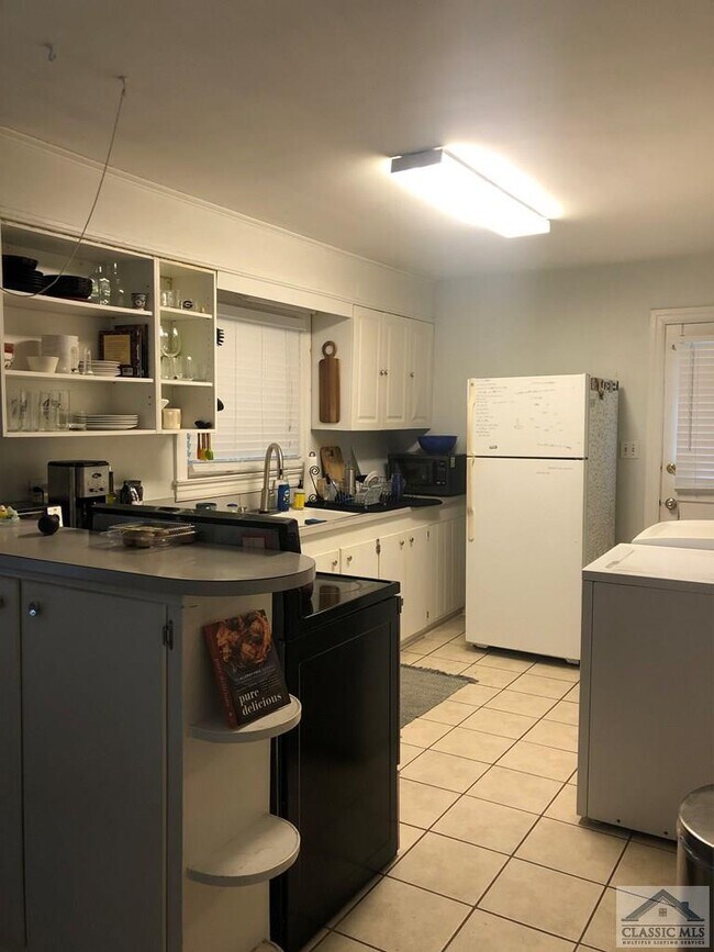 Foto del edificio - 398 Pinecrest Dr