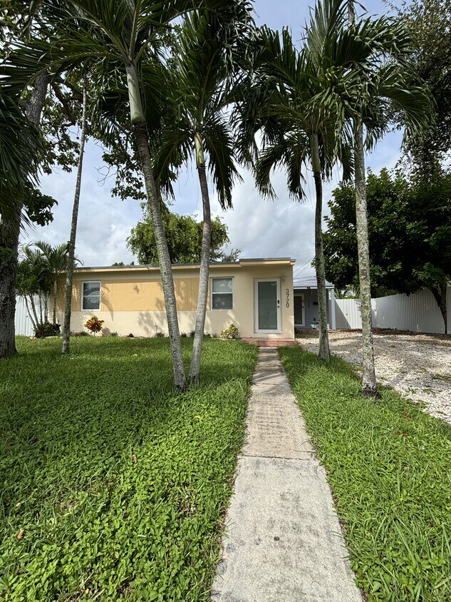 Foto principal - 3720 SW 46th Ave