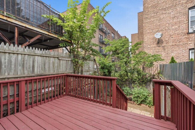 Foto del edificio - 8 Van Nostrand Ave