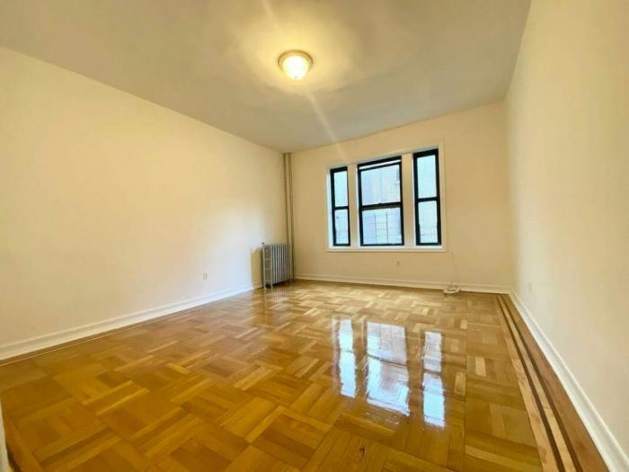 Foto principal - 2 bedroom in BRONX NY 10463