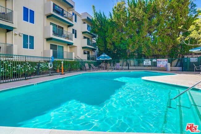 Building Photo - 4501 Cedros Ave
