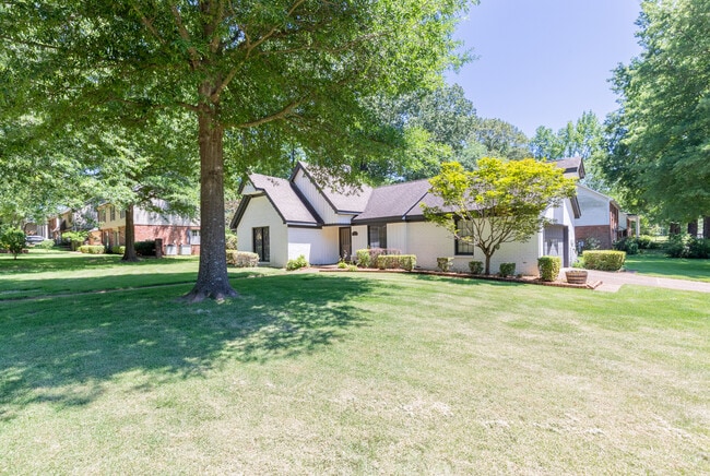 Foto del edificio - 8501 Buckthorn Dr