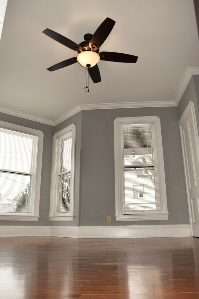 Primary Bedroom - 533 W Gray St