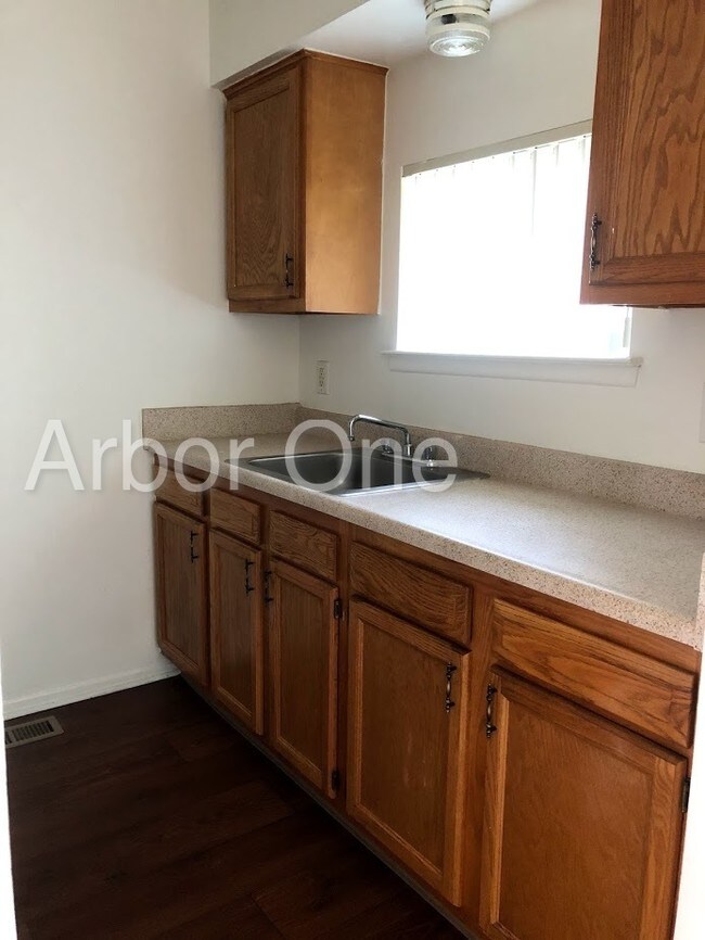 Building Photo - 632 Villa Dr