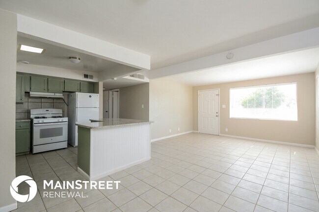 Foto del edificio - 1051 S Duke Dr