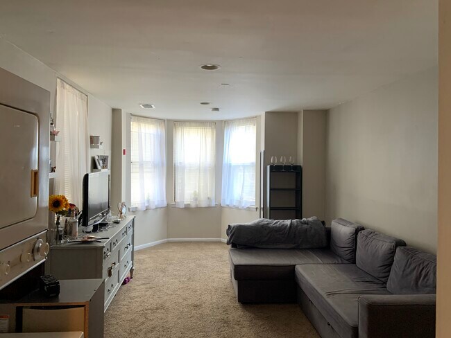 Building Photo - 2109 Christian St