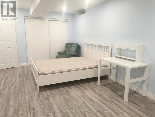 Building Photo - 10 Hunters Corners