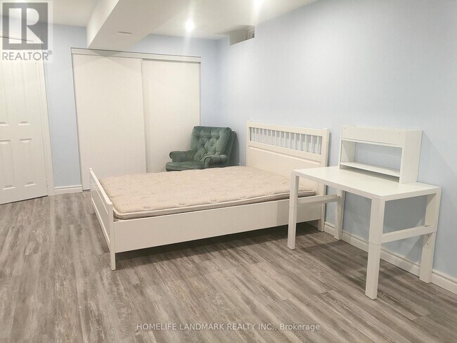 Photo du bâtiment - 10 Hunters Corners