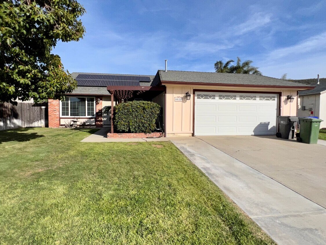 Primary Photo - Beautiful 5 BD/2BA w/ Attached Garage & Sw...