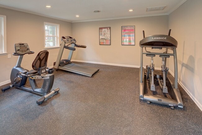 Building Photo - Thousand Oaks Apartments