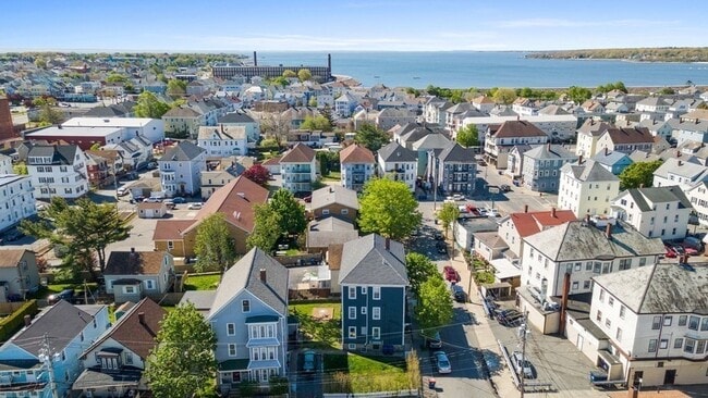 Foto del edificio - 10 Acushnet Ave