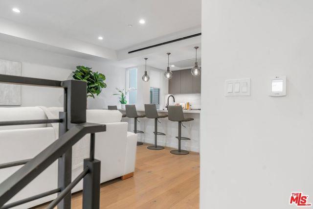Foto del edificio - 7152 W Willoughby Ave
