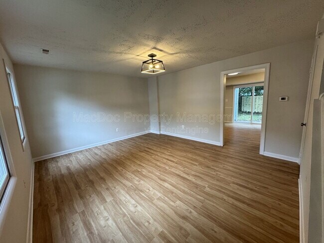 Foto del edificio - 5140 Redbud Rd