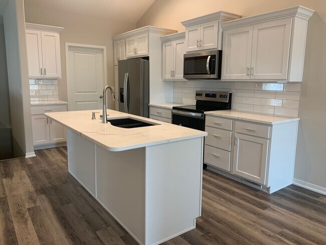 Foto del edificio - New 3 bedroom/3 bath ranch townhome in SE Lincoln