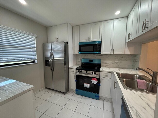 Foto del edificio - 9230 NW 1st St