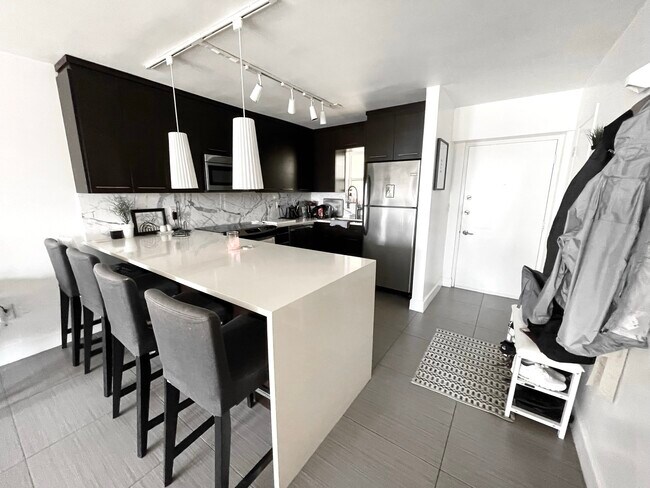 Foto del edificio - 600 NE 25th St