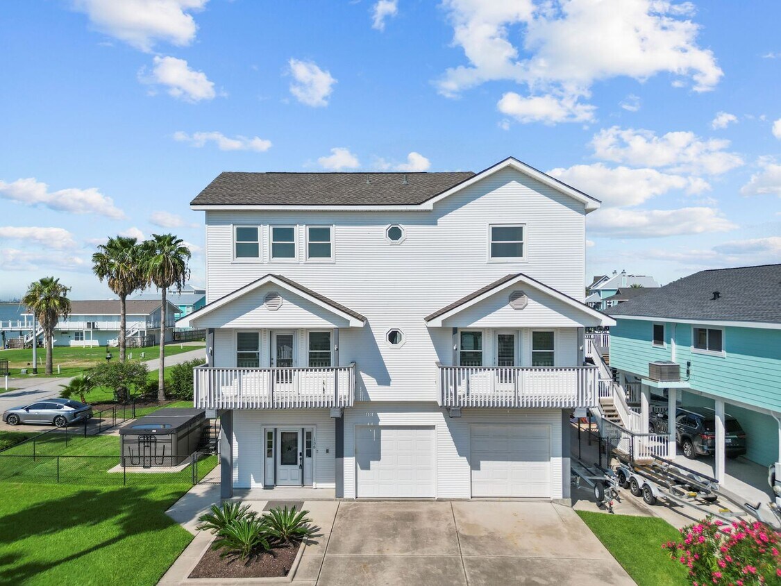 Primary Photo - Waterfront Living at Its Best – For Rent o...