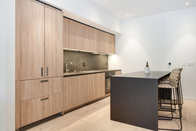 Foto del edificio - 1030 N Kings Rd