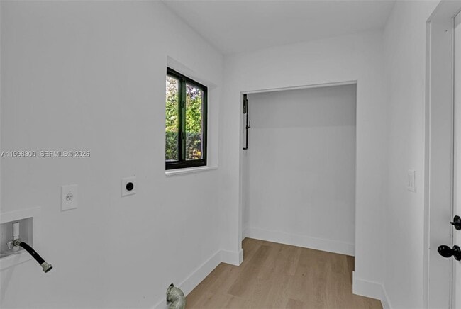 Foto del edificio - 1595 NE 143rd St