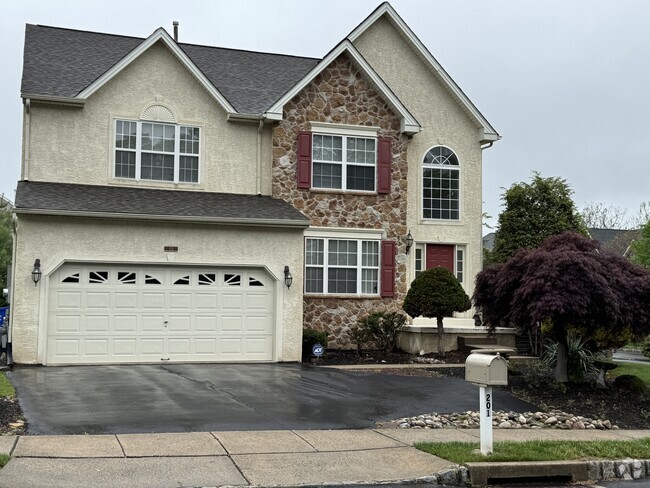Building Photo - 201 Riverwoods Dr
