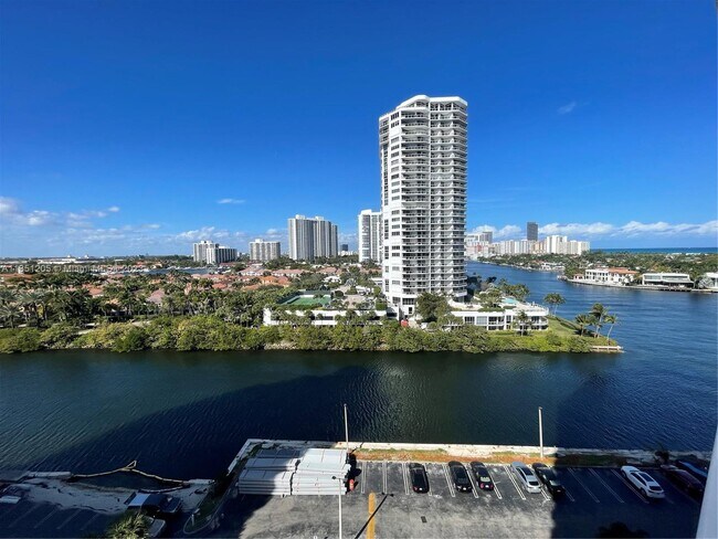 Foto del edificio - 20515 E Country Club Dr