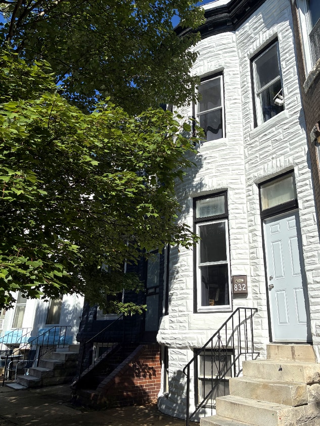 Primary Photo - 832 W 35th St
