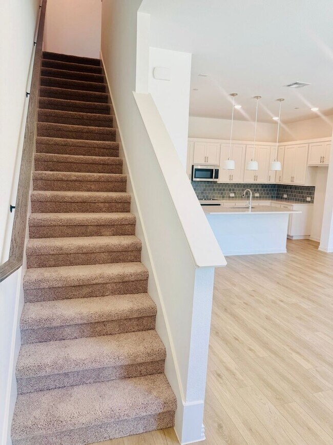 Foto del edificio - Stunning 3-Bedroom Townhome for Rent in Ma...