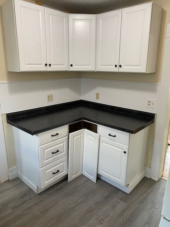 Building Photo - Spacious and beautifully remodeled 5 bed 2 bathroom home