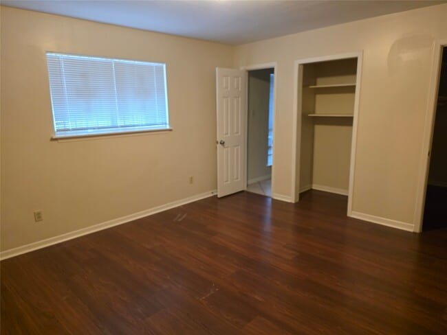 Building Photo - 4601 Reveille St