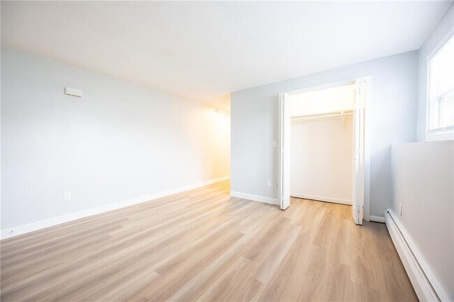 Foto del edificio - 2575 Warwick Ave