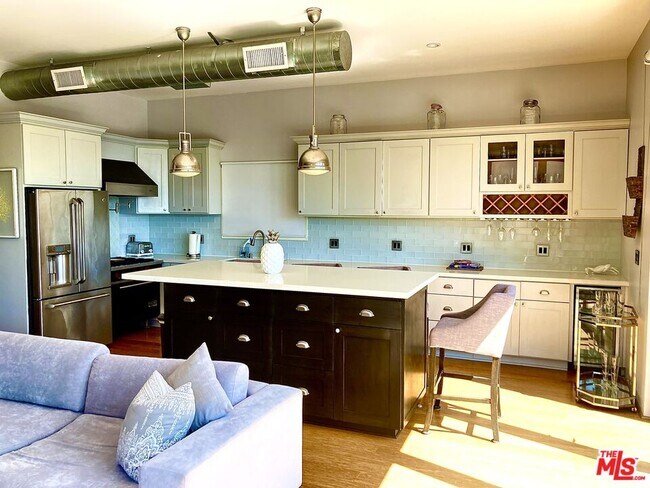 Building Photo - 6300 Vista Del Mar Vis