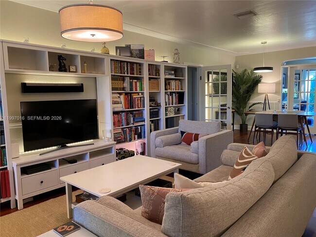 Foto del edificio - 600 Alminar Ave