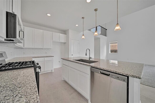 Building Photo - 744 Lake Lacosta Dr