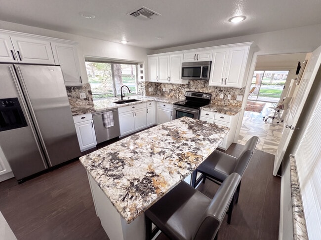 Building Photo - 7068 Bright Springs Ct