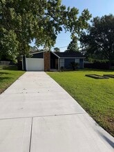 Building Photo - 2434 Dundee Dr