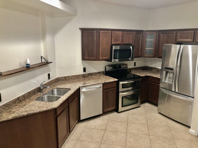 Building Photo - A gorgeous 4 Bedroom 2.5 Baths For Rent
