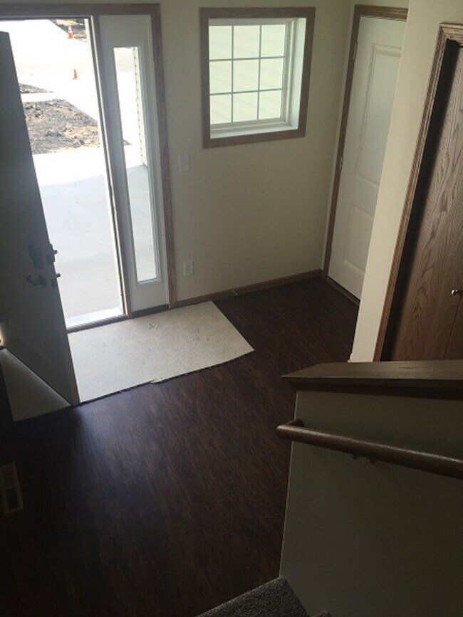 Foto del edificio - 932 Eaglewood Ave