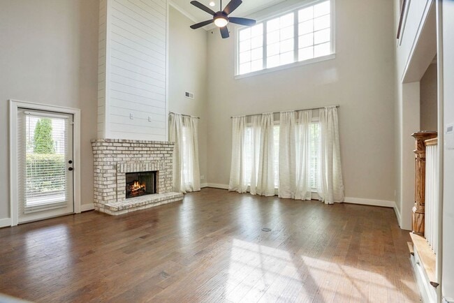 Foto del edificio - 4790 McGill Ct