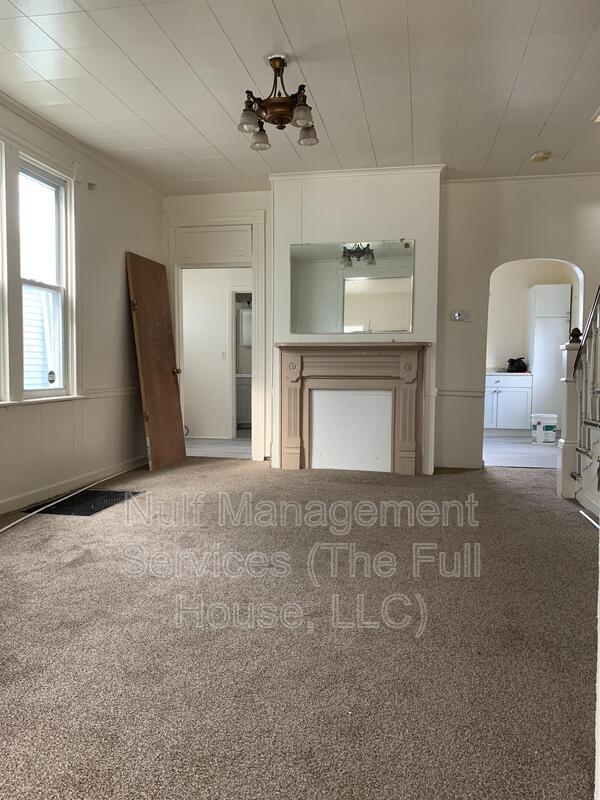 Primary Photo - 2402 Grandview Ave