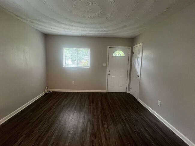 Foto del edificio - 615 Queens View Ct
