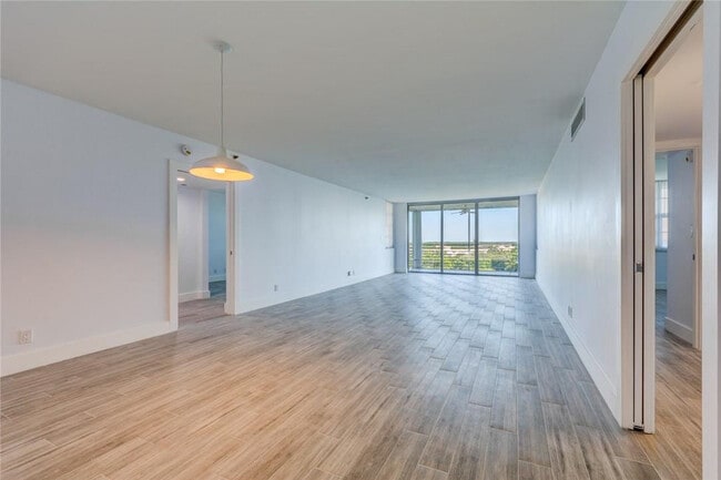 Foto del edificio - 625 Oaks Dr