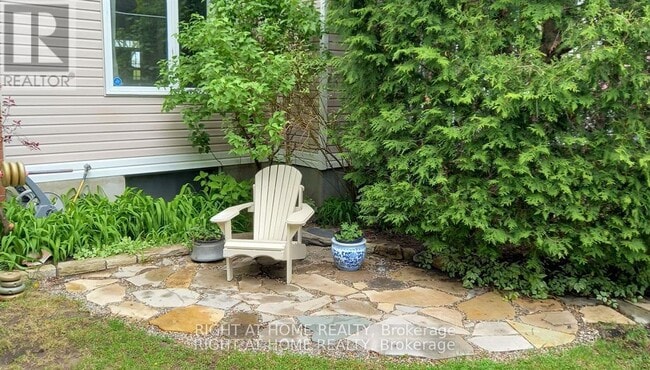 Building Photo - 142 Windhurst Dr