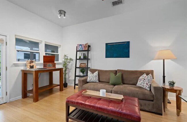 Foto del edificio - 2102 Peach Tree St