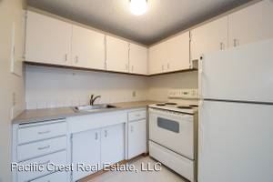 Building Photo - 909 6th Ave