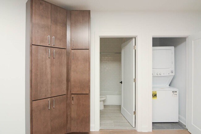 Foto del edificio - 3405 W Fullerton Ave