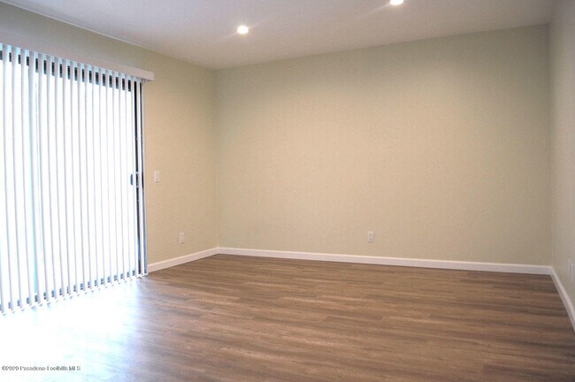 Building Photo - 754 Portola Terrace