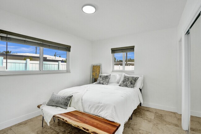 Foto del edificio - 820 NE 8th St
