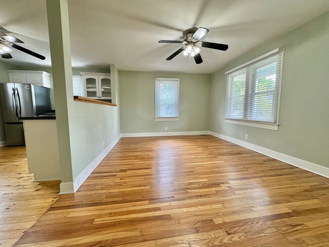 Building Photo - Nature Lovers - 3 Bed, 1 Bath Home w/ 1 Car Garage Close to Downtown Franklin